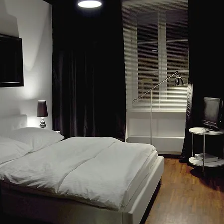 Pensjonat Chmielna 4*