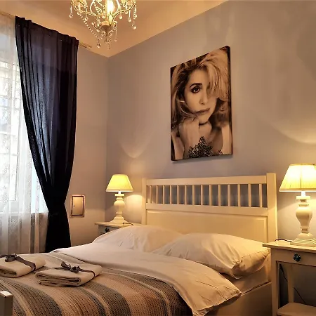 Chmielna 4* Warszawa