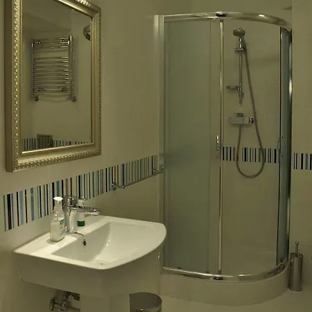 Chmielna ゲストハウス 4*